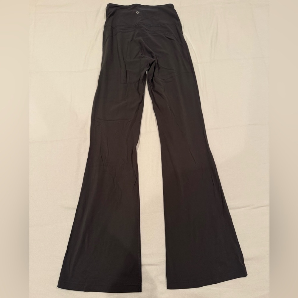 Groove Nulu Super-High-Rise Flared Pant
Regular - Graphite Grey